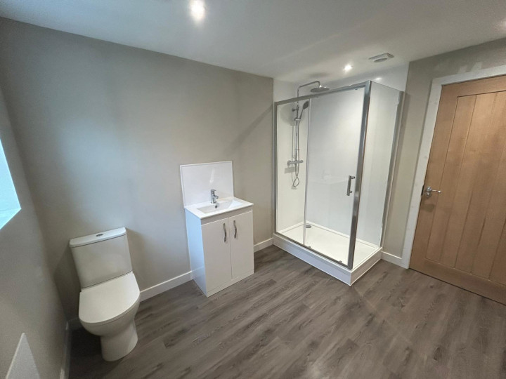 Refurbished bathroom, Swindon builders